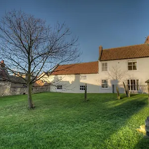  Holiday home Kings Head